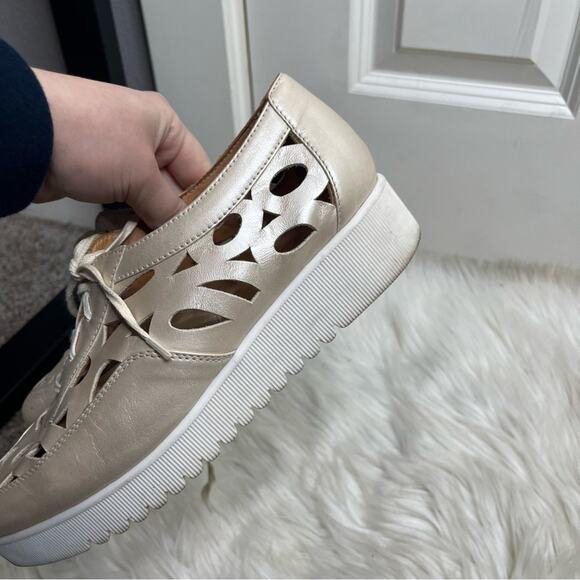 Aquatalia Abilene Pearlized Metallic Cut Out Leather Sneakers Size 7 - Picture 6 of 8